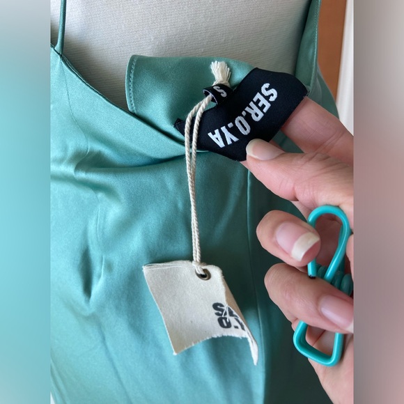 NWT! SER.O.YA EMMA 100% SILK GOWN in Feldspar Green Size S Seroya - Picture 13 of 13